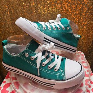 I Women's EpicStep Green Low Top Casual Canvas Slipping Sneakers Shoes SZ 8 NWOT